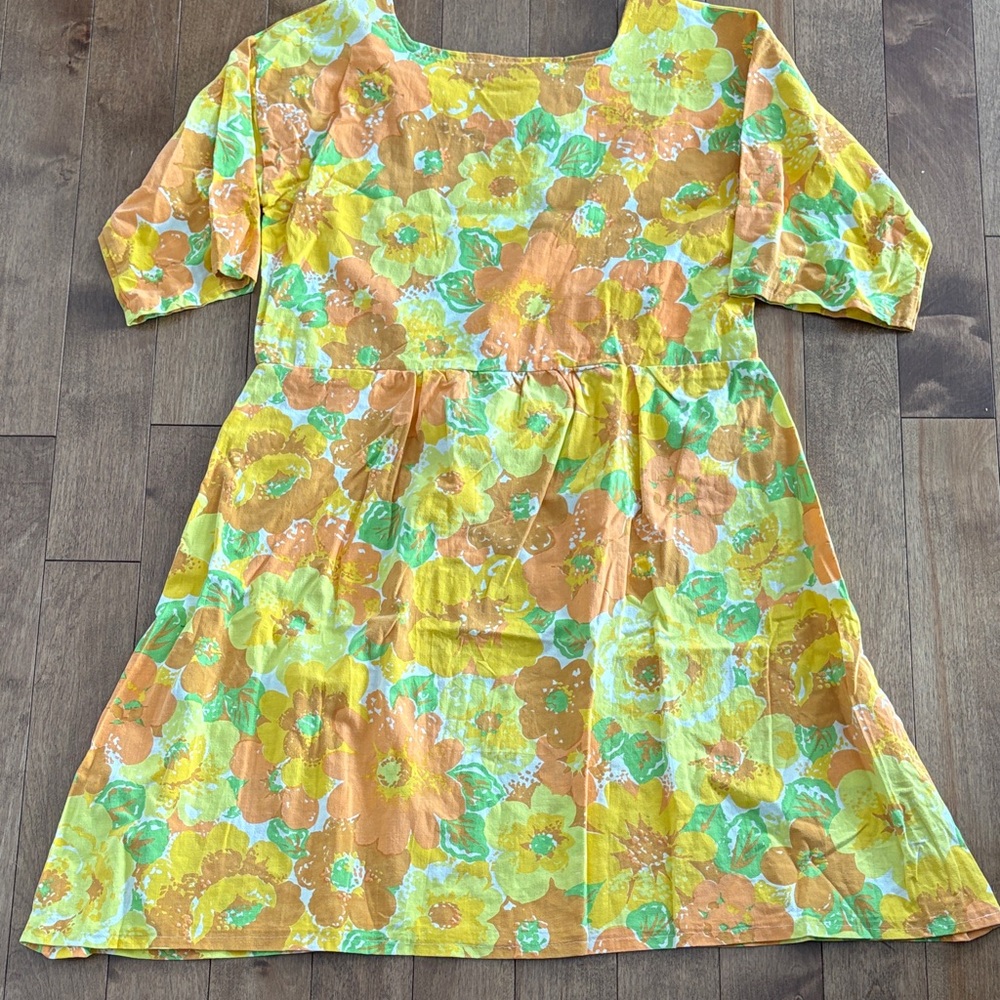Upcycled Vintage Floral Square Neck Dress made of vintage sheets | Cotton - Picture 3 of 7
